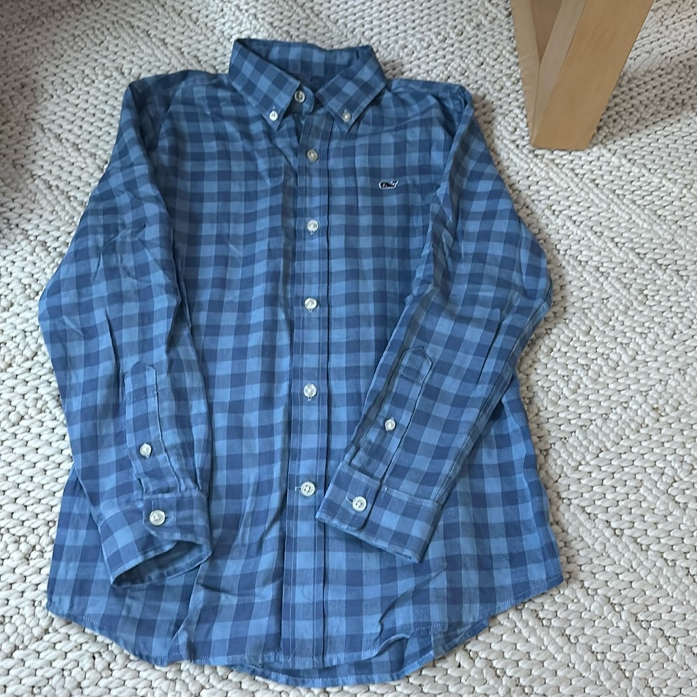 Preowned very good condition boys vineyard vines whale shirt